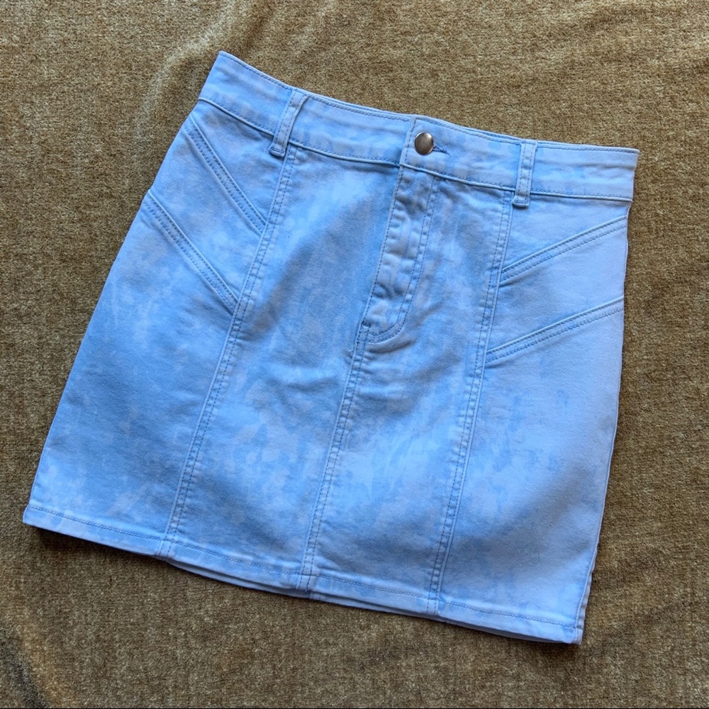 FOREVER 21 | Light Acid Wash Denim Skirt